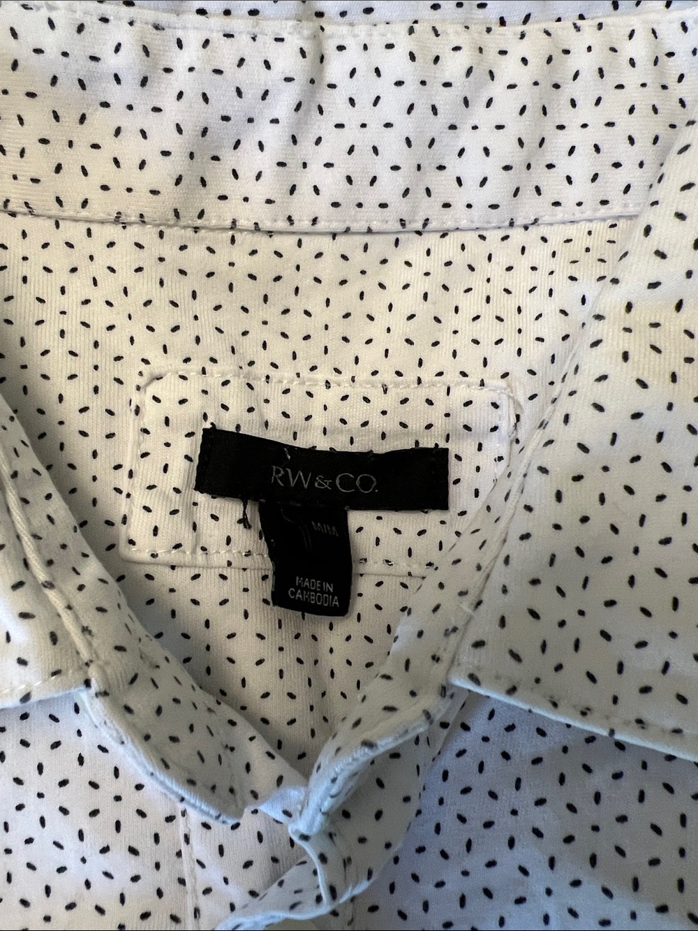 RW&CO. White Button-Down Shirt with Black Dot Print